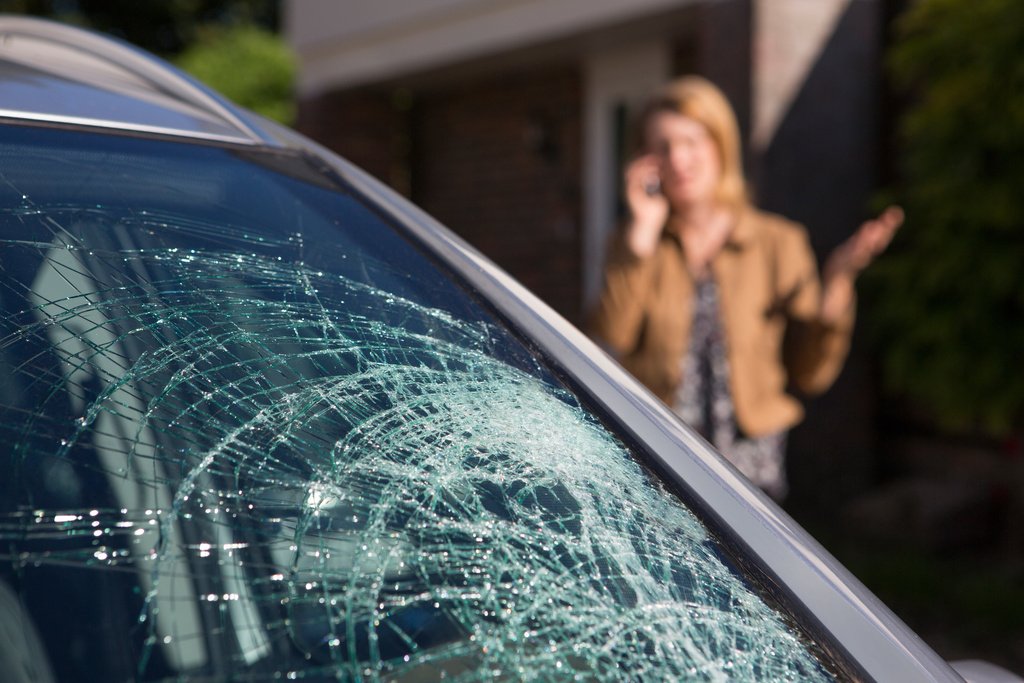 Mobile auto glass repair